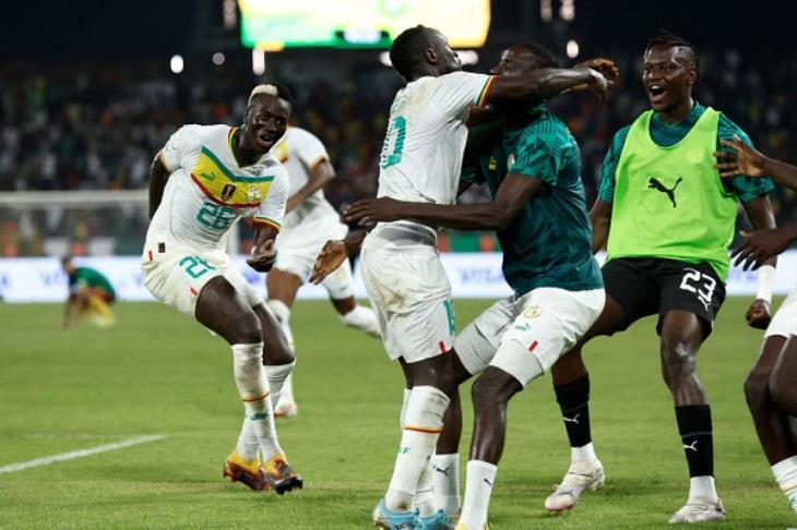 بحضور أونانا.. السنغال تضرب الكاميرون بثلاثية وتخطف بطاقة التأهل بكأس أمم أفريقيا 